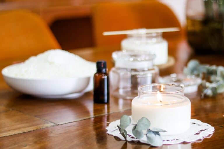 How to make soy wax candles with essential oils - Pineapple Farmhouse