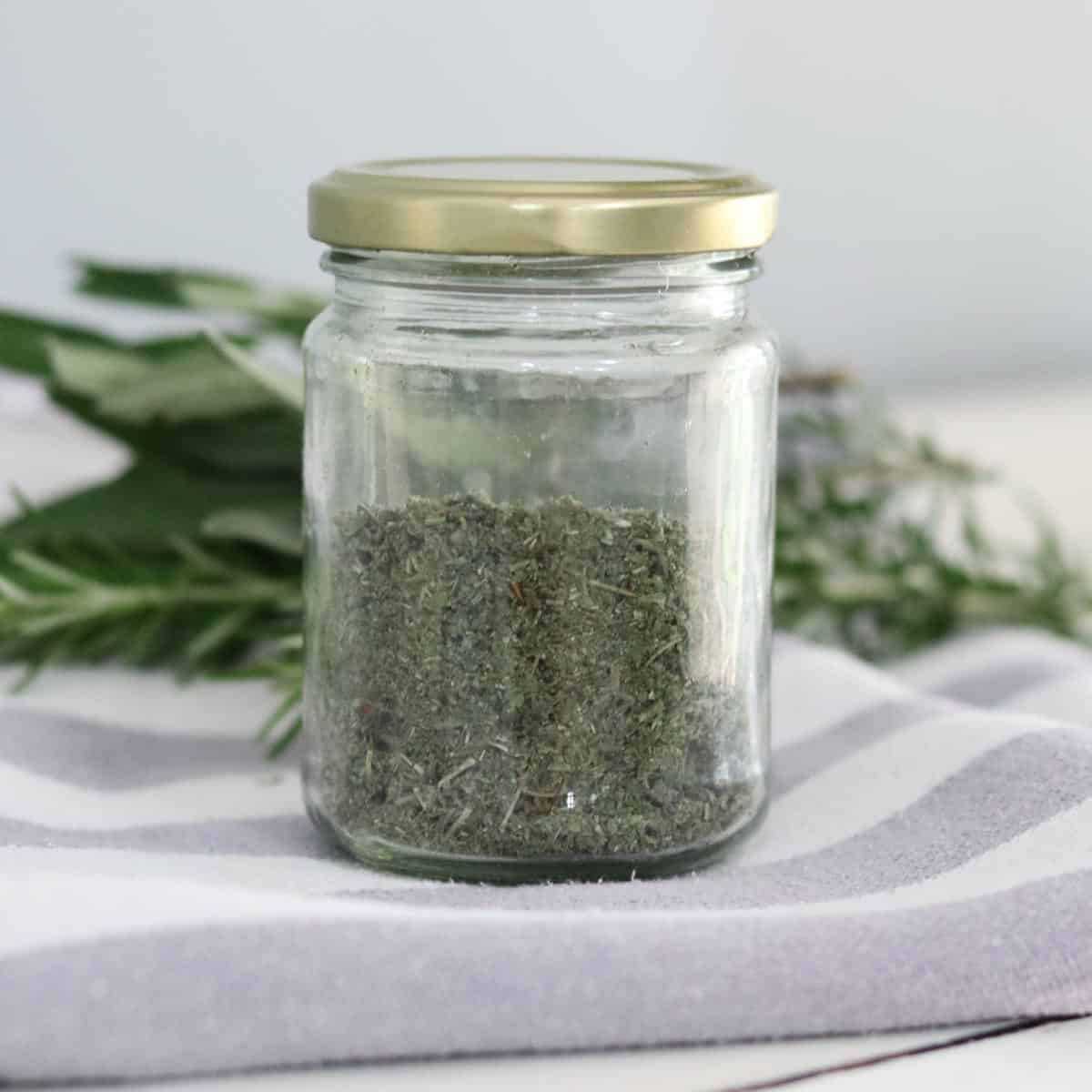 The best way to dry herbs from your garden Pineapple Farmhouse