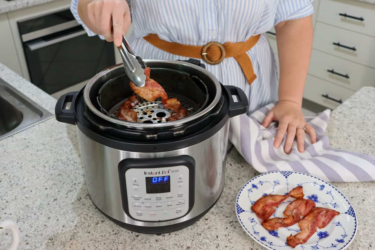 Bacon is cooked on the stainless steel broiling tray in the non toxic air fryer