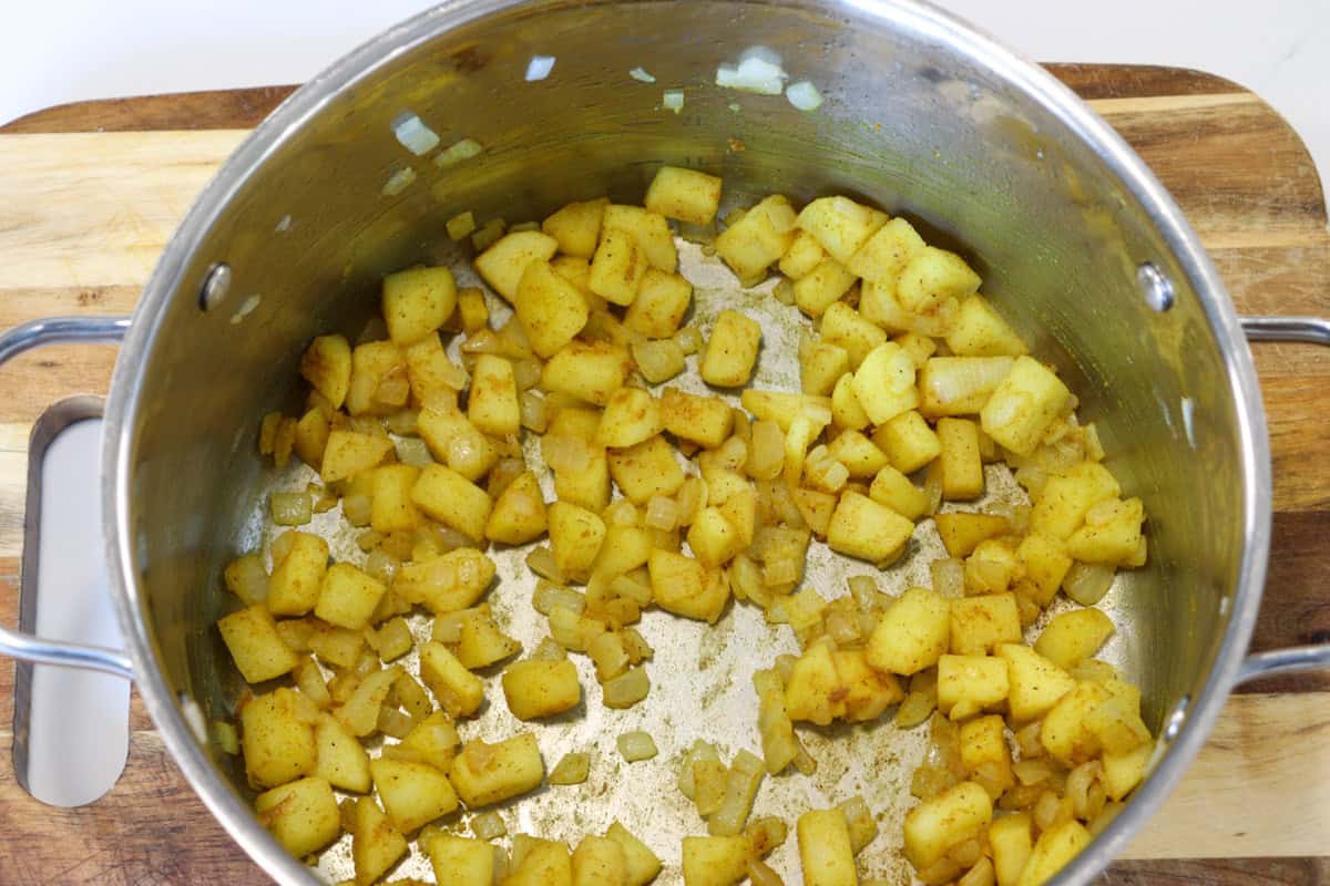 Apple, onion, curry powder and flour are sautéed in the butter in the saucepan